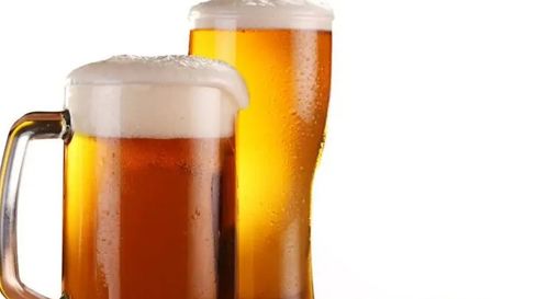 揭秘「啤酒真涼我還坐在大鐘旁真吊」 網絡熱梗背后的亞文化與酒精幽默